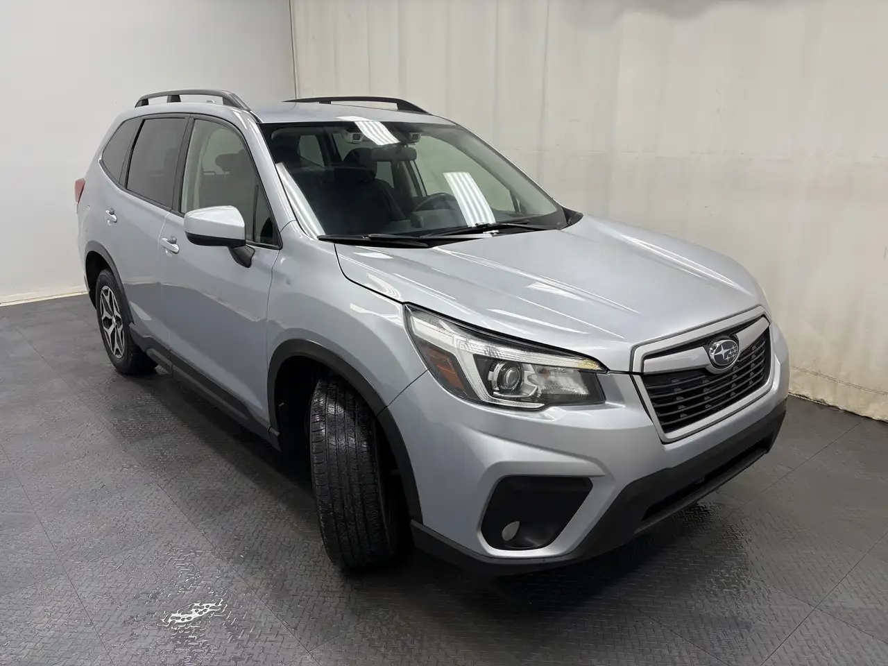 Subaru Forester снимка Subaru Forester