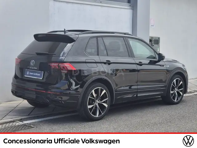 Volkswagen Tiguan view 4