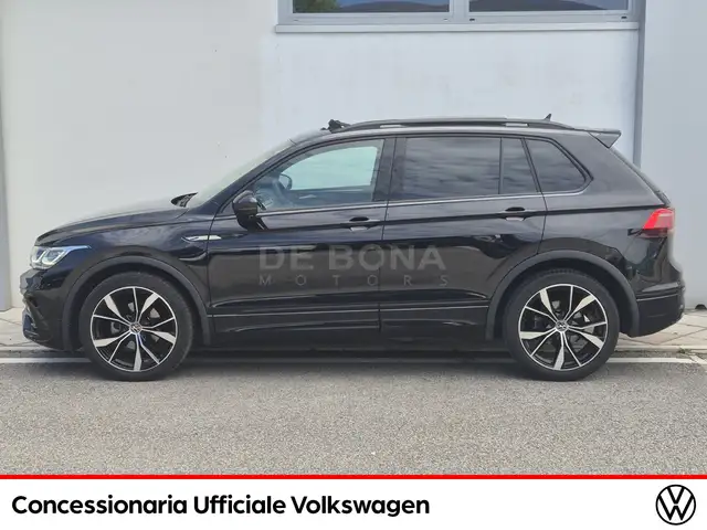 Volkswagen Tiguan view 3