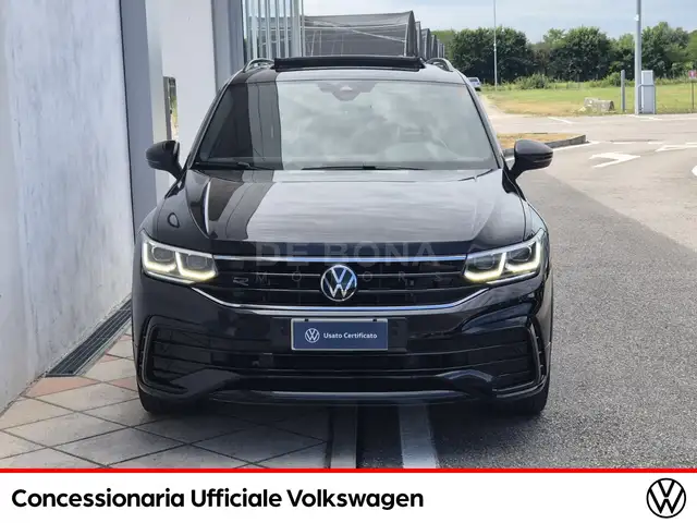 Volkswagen Tiguan view 2