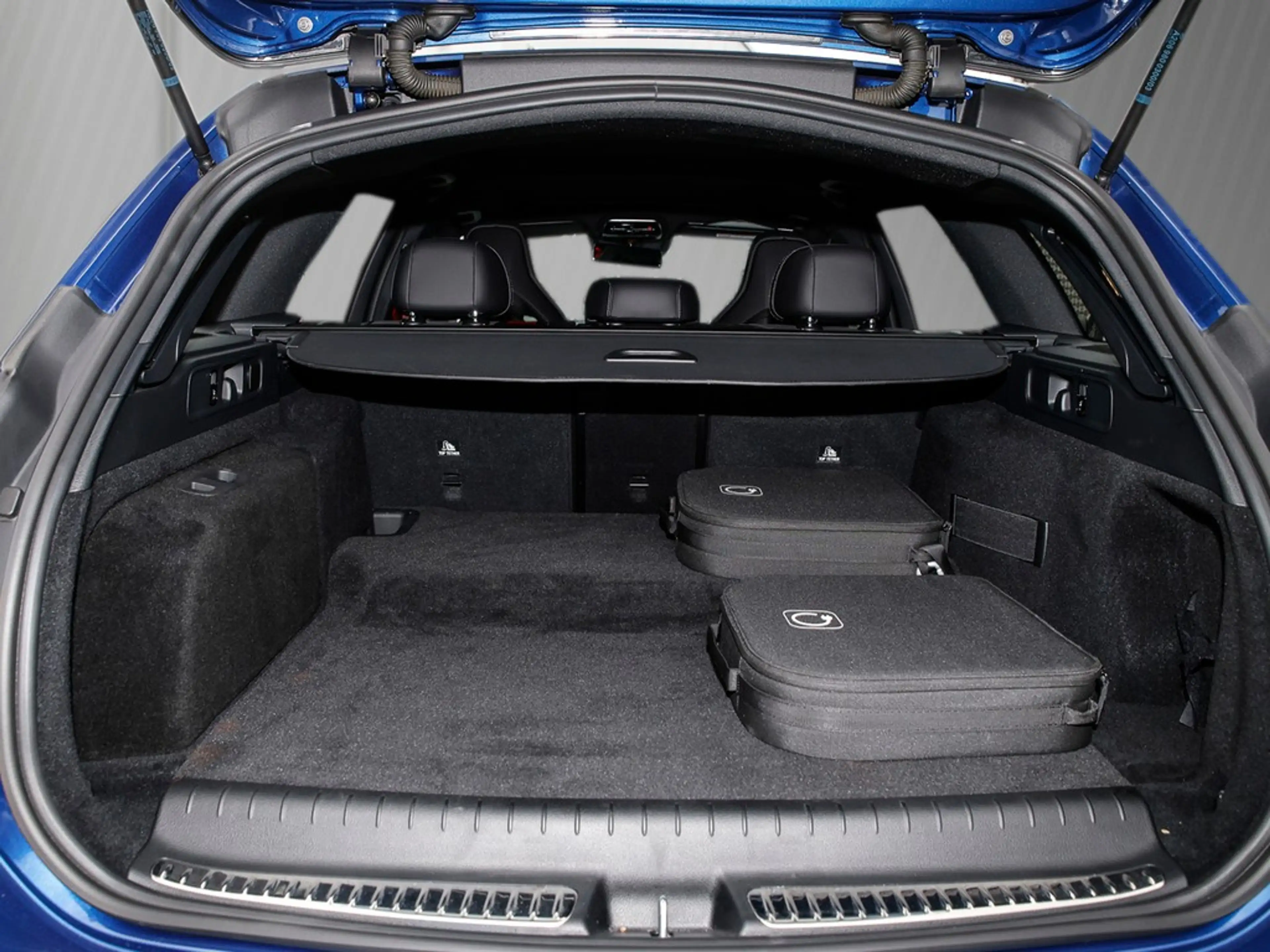 Mercedes-Benz C 63 AMG T S E Performance Night HeadUp Panorama — photo 13