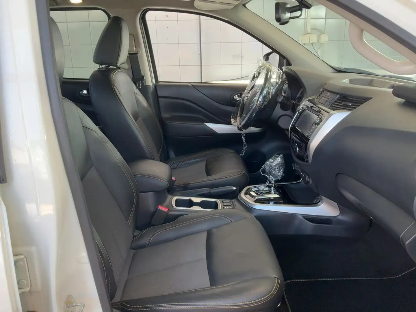 Nissan Navara 2.3 DCI 190 cv BVA7 N-Guard Double Cab 4x4 Blanco - 2
