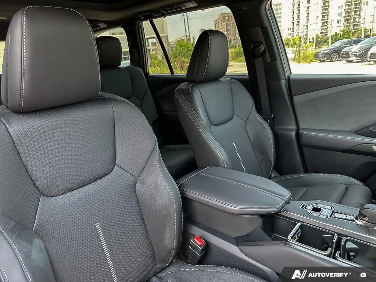 Lexus TX снимка Lexus TX