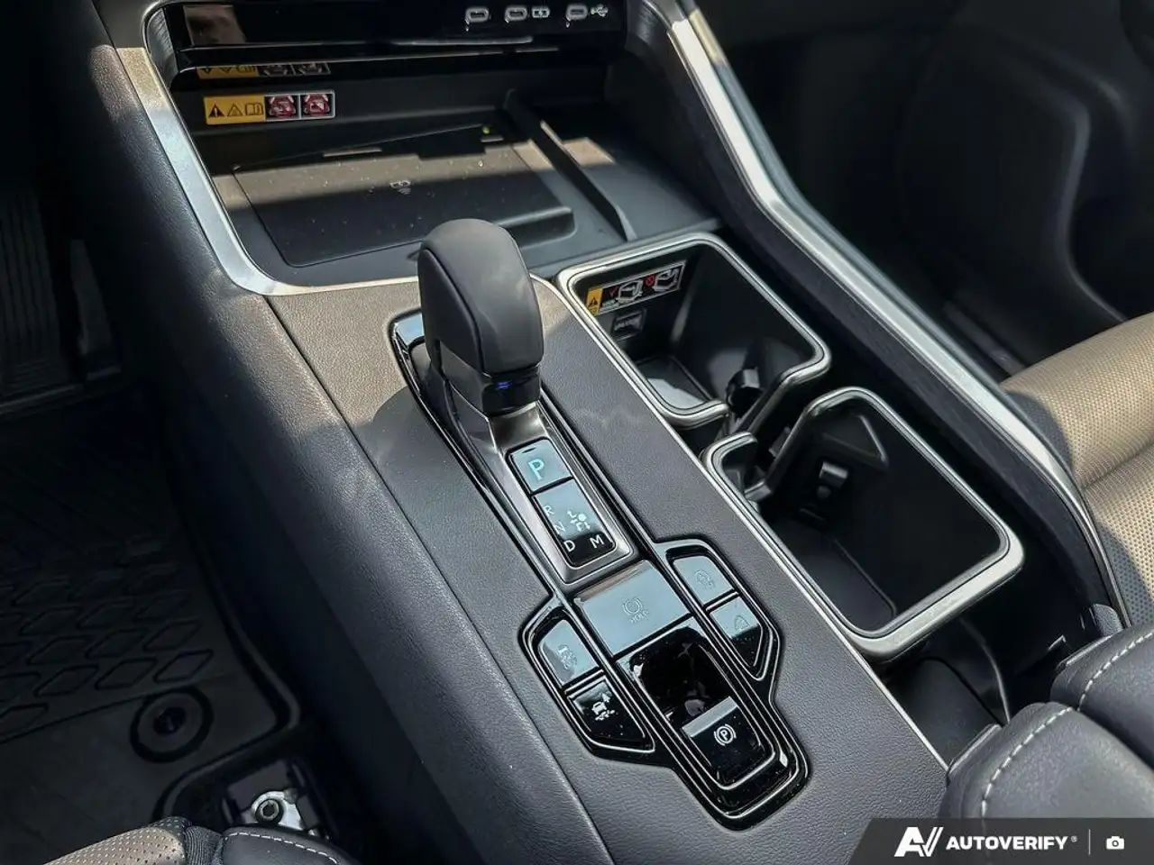 Lexus TX снимка Lexus TX