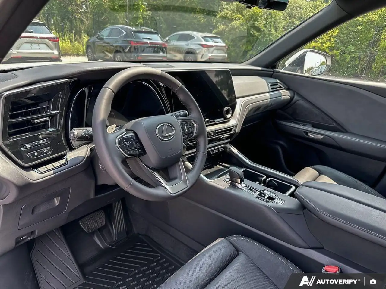 Lexus TX снимка Lexus TX