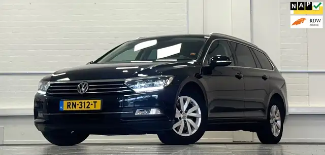 Volkswagen Passat Variant 1.6 TDI Comfortline Business A/T Navi Trekhaak LED