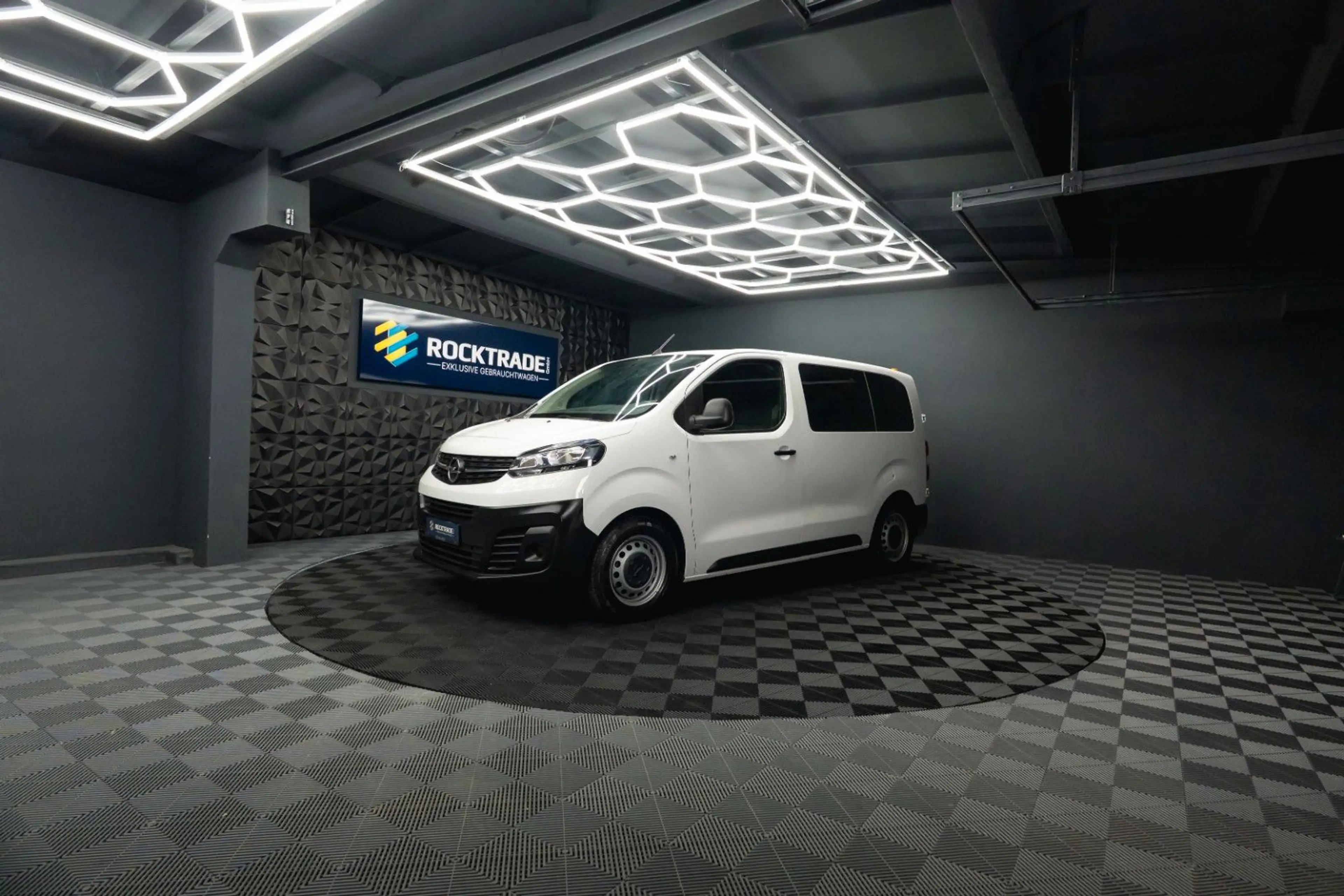 Opel Vivaro Kombi S | 9 Sitze | Klima | DAB | TÜV NEU
