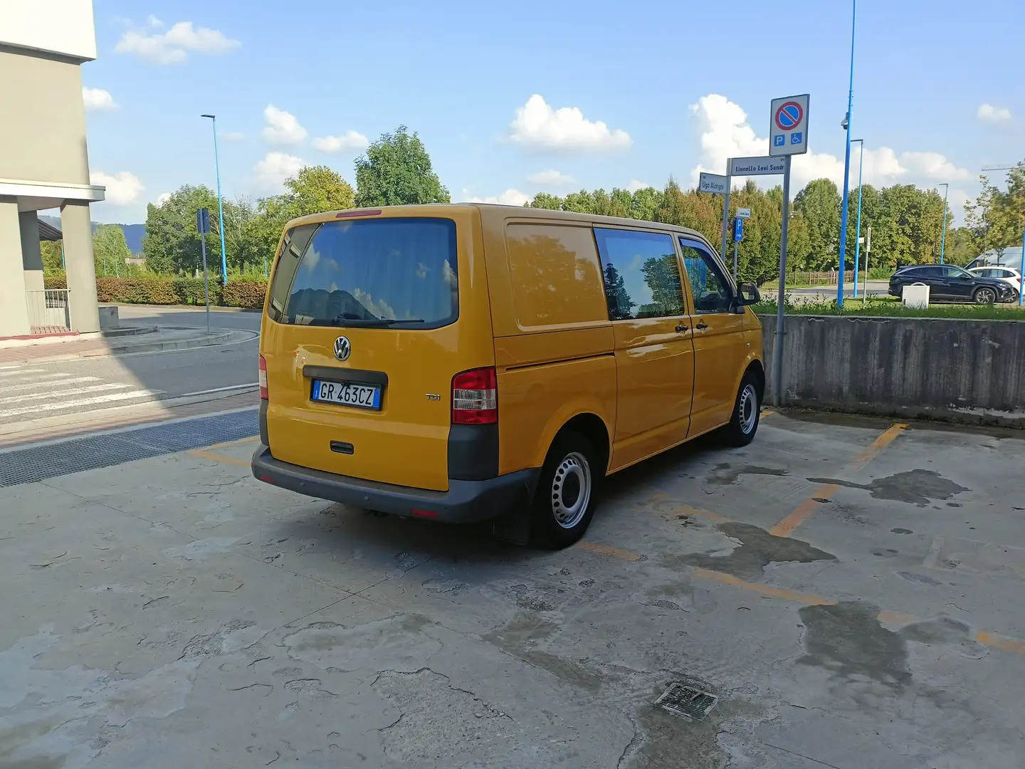 Volkswagen T5 Giallo - 2