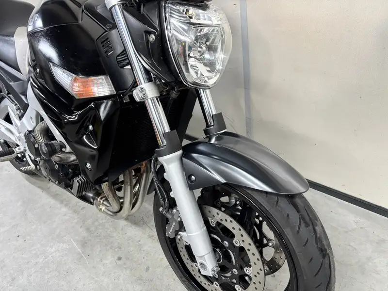 Suzuki GSR 600 - foto 6