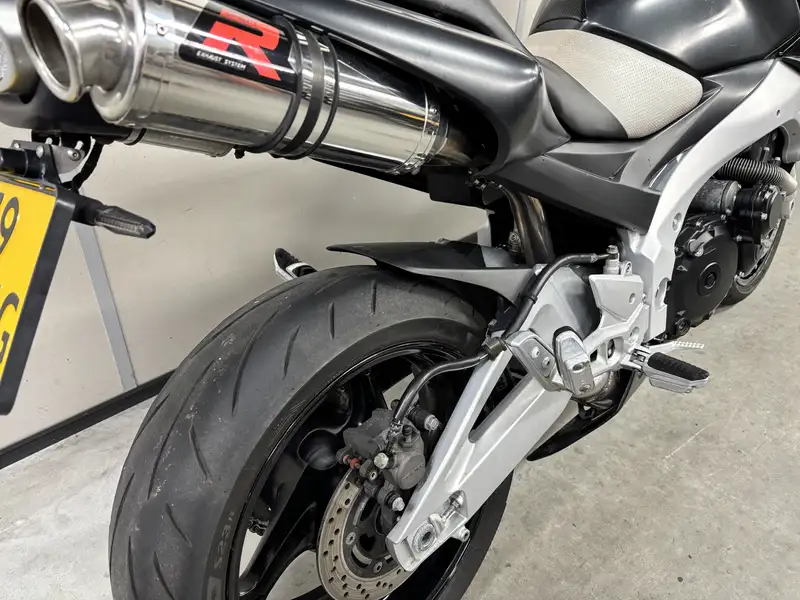 Suzuki GSR 600 - foto 4