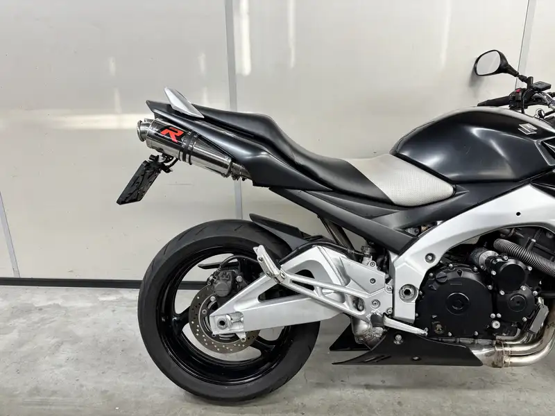 Suzuki GSR 600 - foto 2