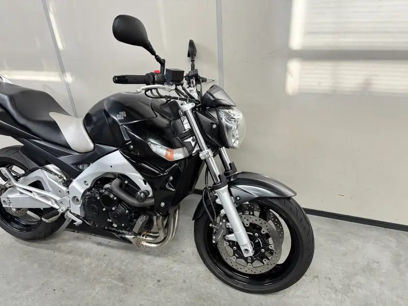 Suzuki GSR 600 - foto 3