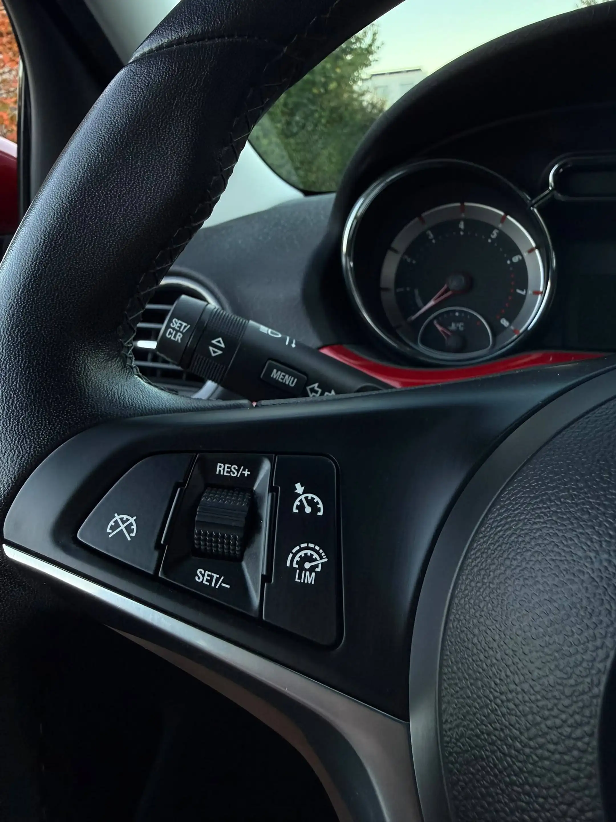 Opel Adam Jam *1HAND*TEILLEDER*GROSSE-DISPLAY*TEMPOMAT*SITZHEIZUNG*MULTIFUNKLENKRAD*KLIMAAUTOMATIK* — photo 11