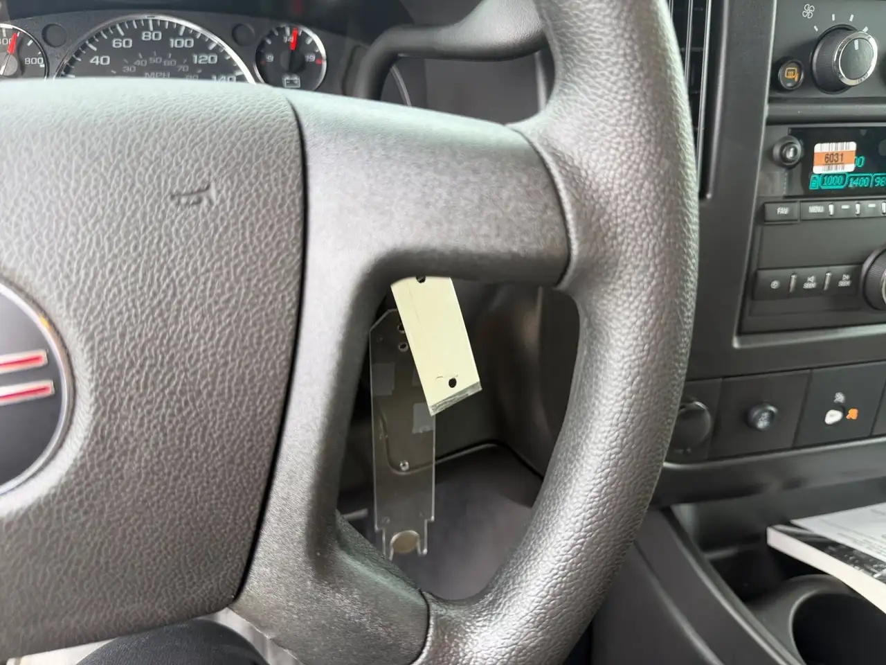GMC Savana снимка GMC Savana
