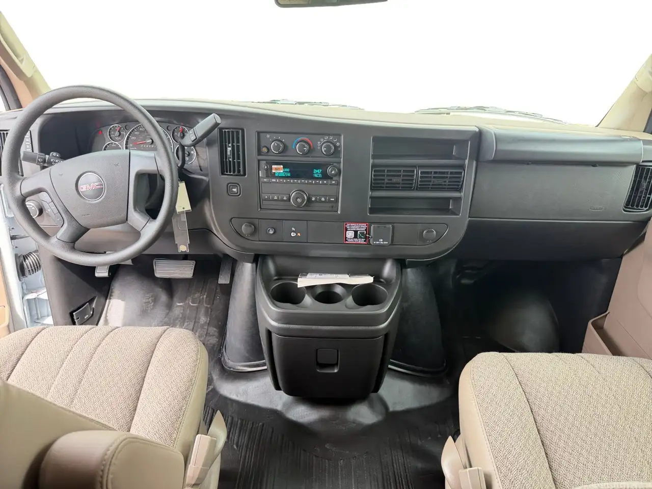 GMC Savana снимка GMC Savana