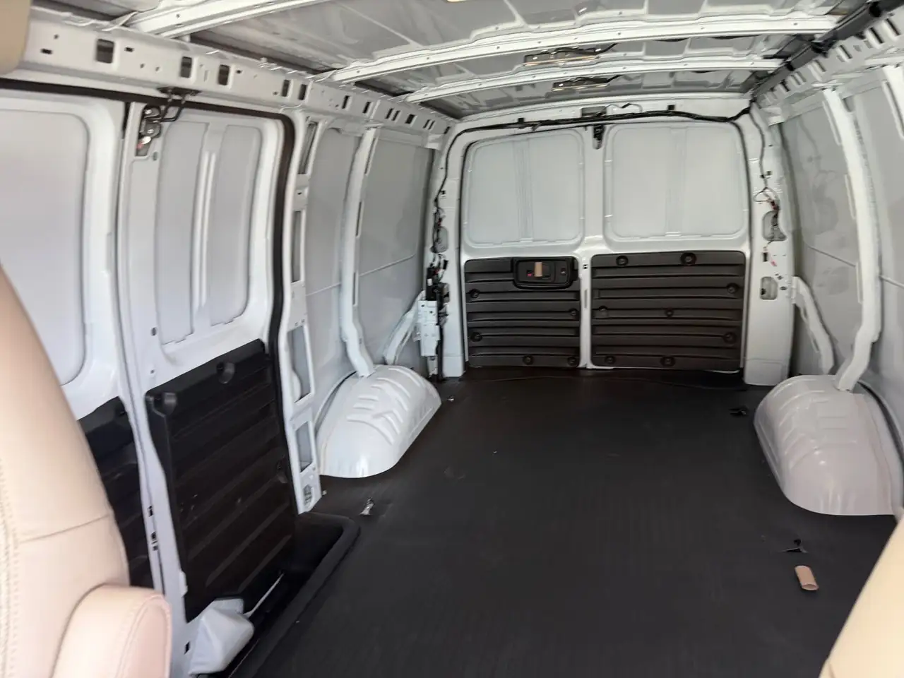 GMC Savana снимка GMC Savana