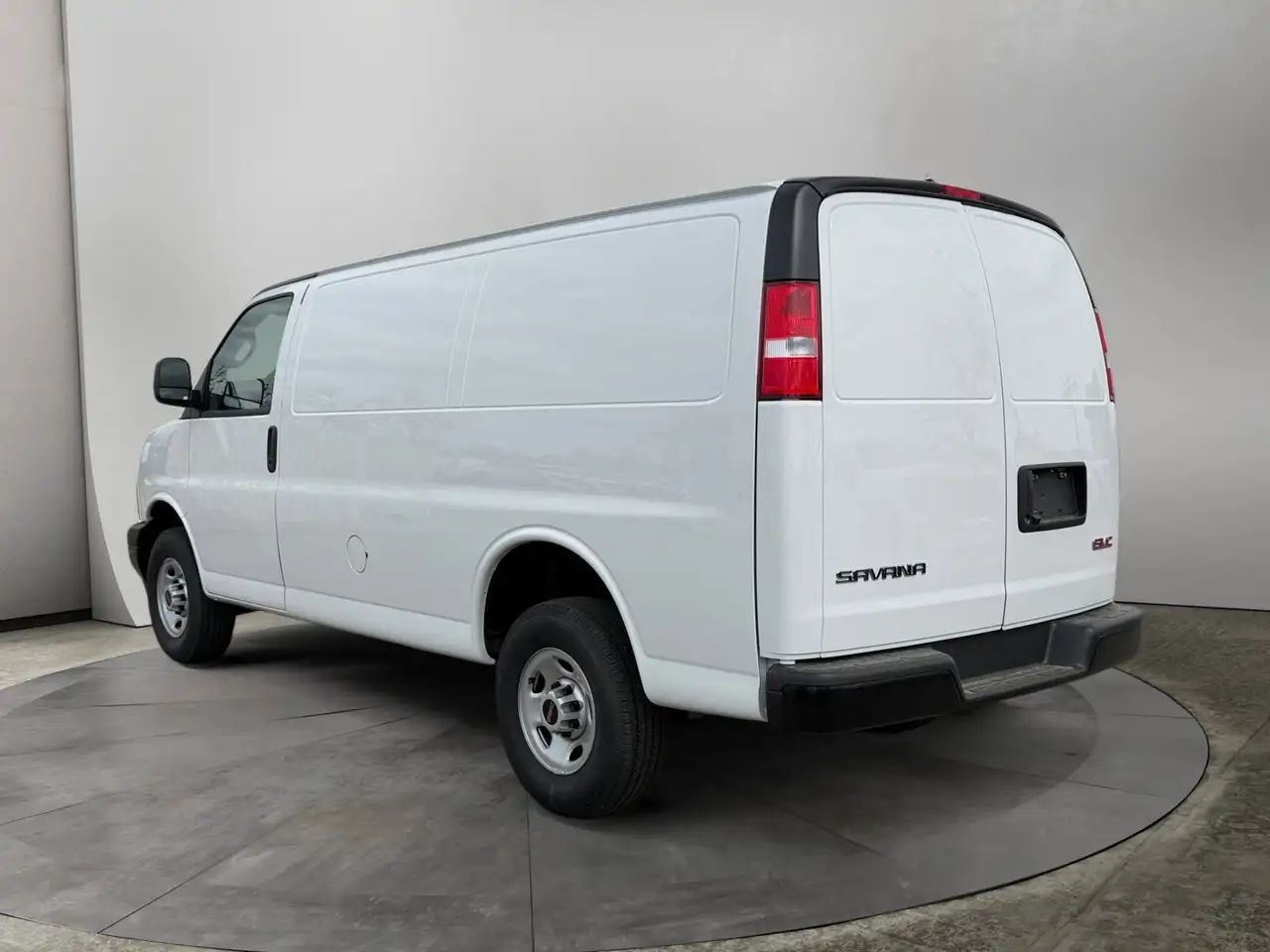 GMC Savana снимка GMC Savana