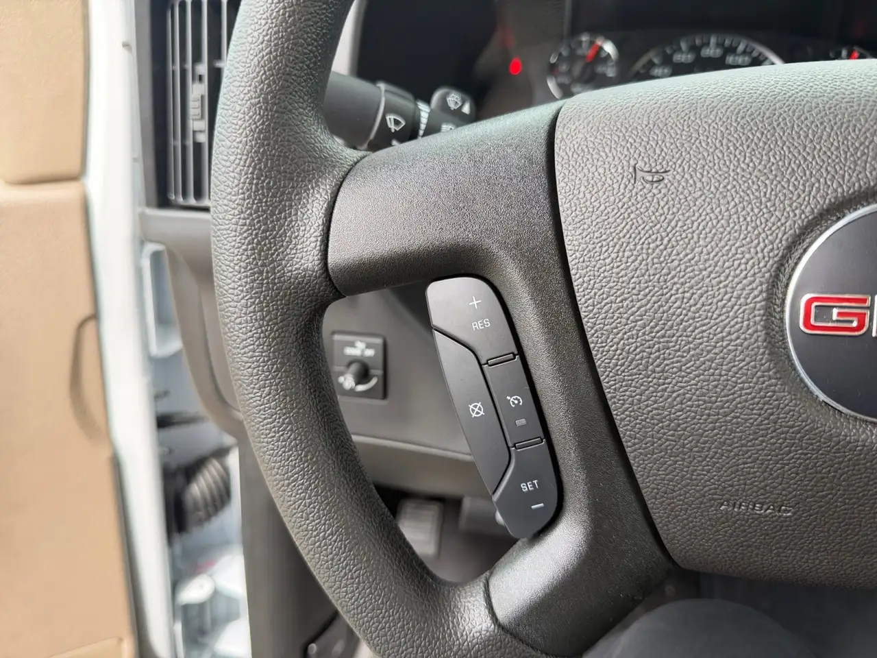 GMC Savana снимка GMC Savana