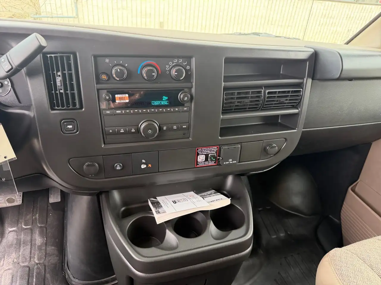 GMC Savana снимка GMC Savana