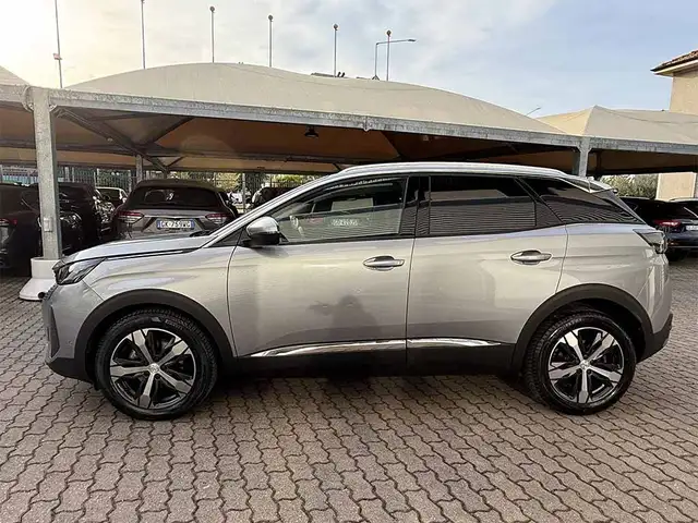Peugeot 3008 view 8