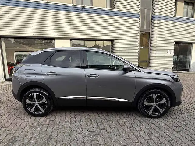 Peugeot 3008 view 4