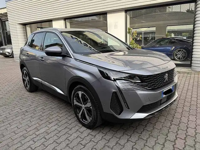 Peugeot 3008 view 3