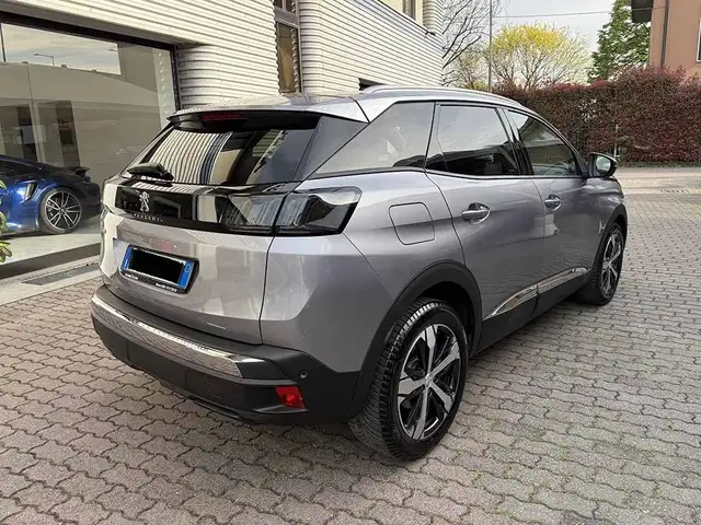 Peugeot 3008 view 5