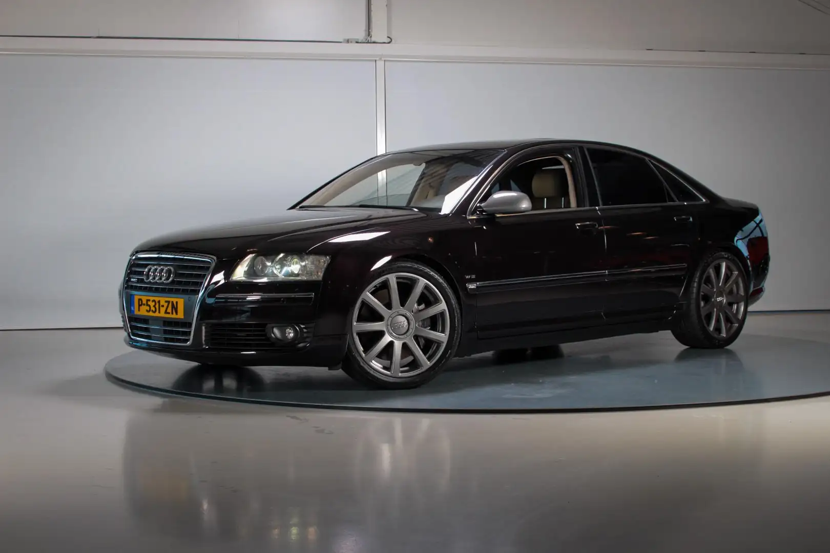 Audi A8 L W12 6.0 Quattro Zwart - 1
