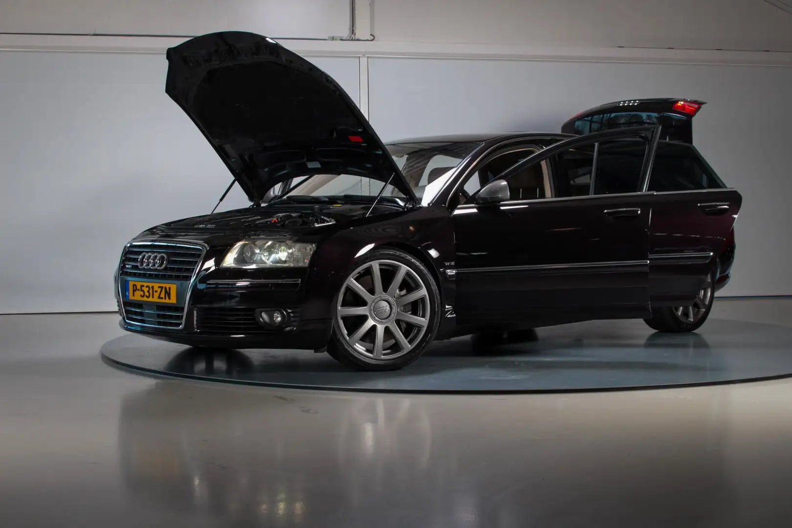 Audi A8 L W12 6.0 Quattro Zwart - 2