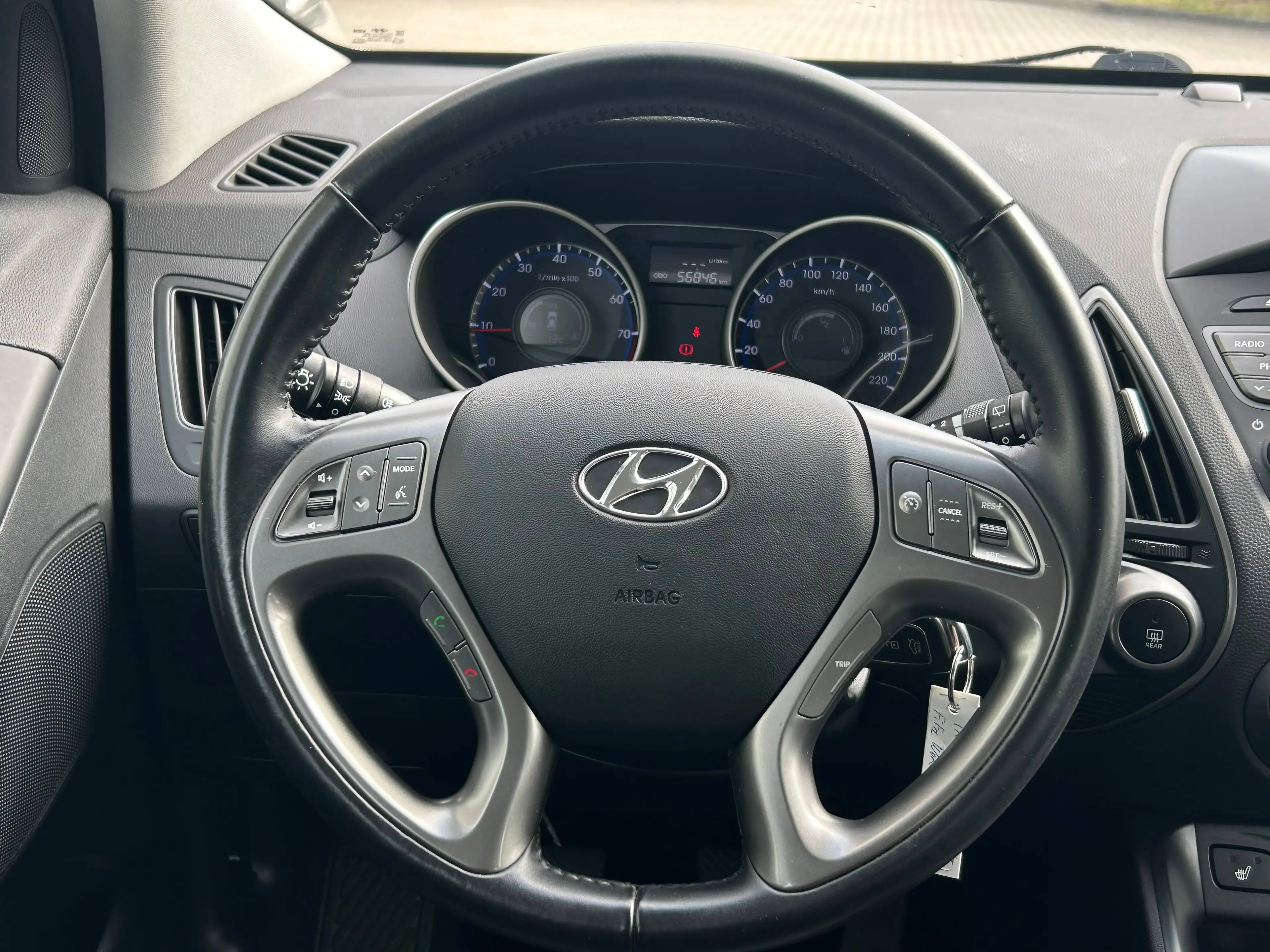Hyundai iX35 1.6 GDi FIFA World Cup Edition Silber *Top-Gepflegt* — photo 15
