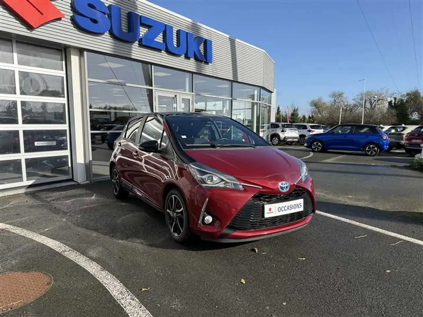 Toyota Yaris HYBRID 100 H COLLECTION 5 P Rouge - 1