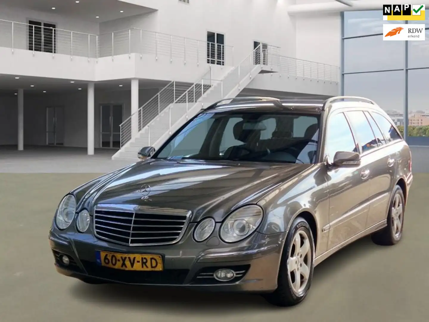 Mercedes-Benz E 220 Estate CDI Avantgarde Grijs - 1