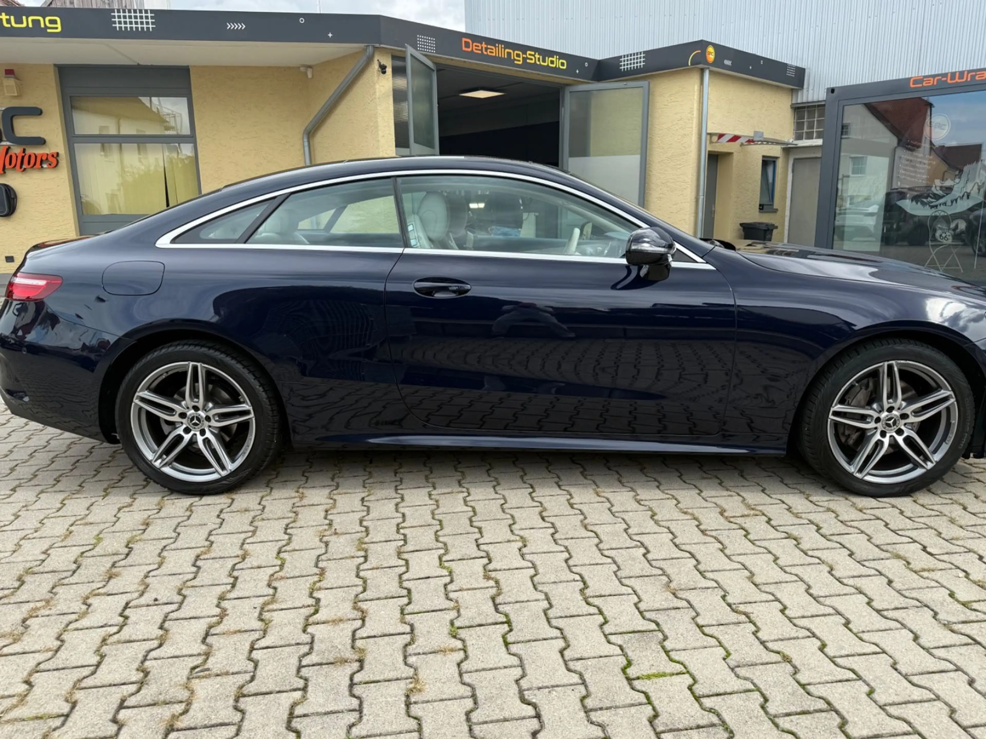 Mercedes-Benz E 200 E Coupe E 200 4Matic — photo 4