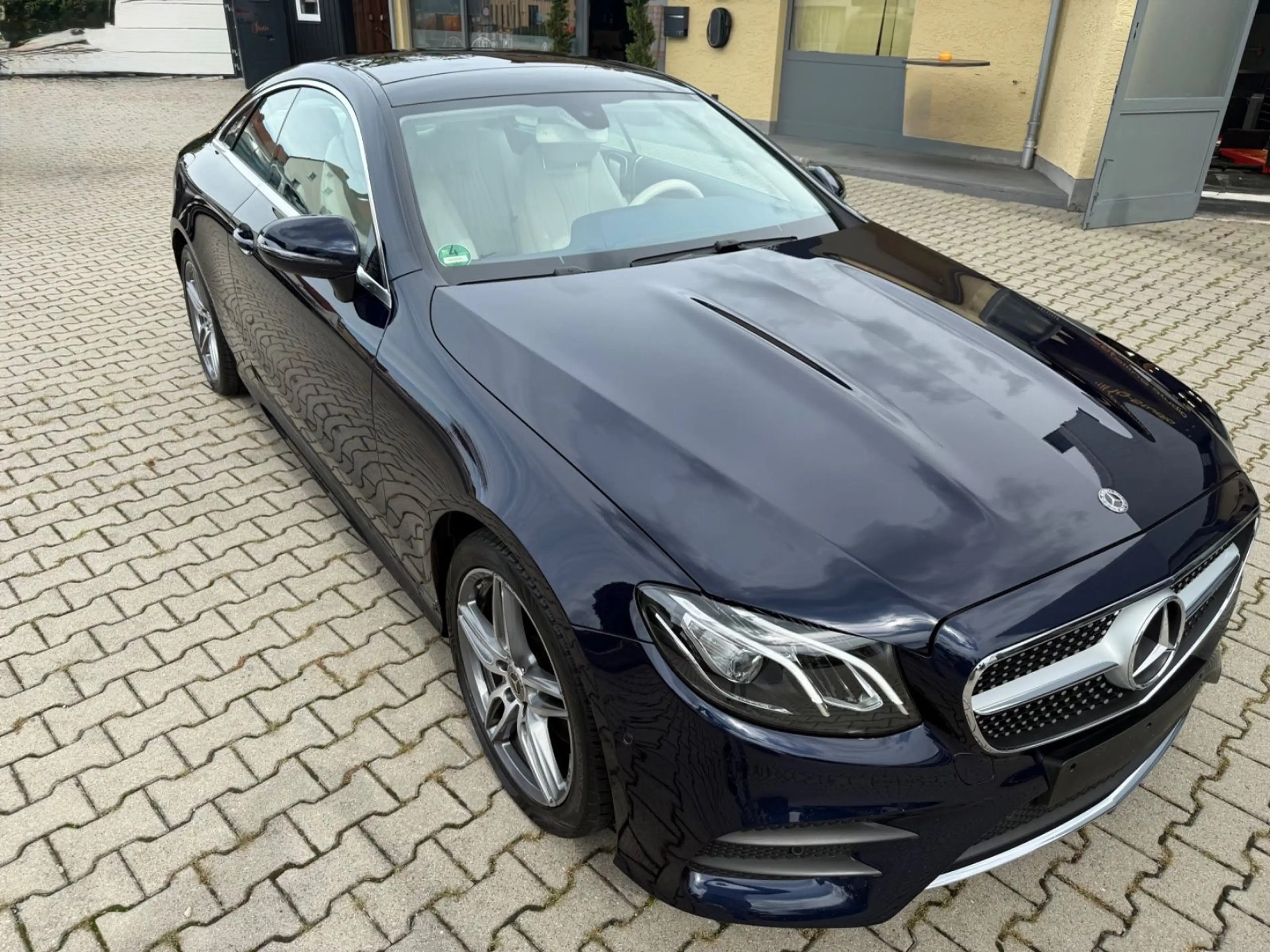 Mercedes-Benz E 200 E Coupe E 200 4Matic — photo 10