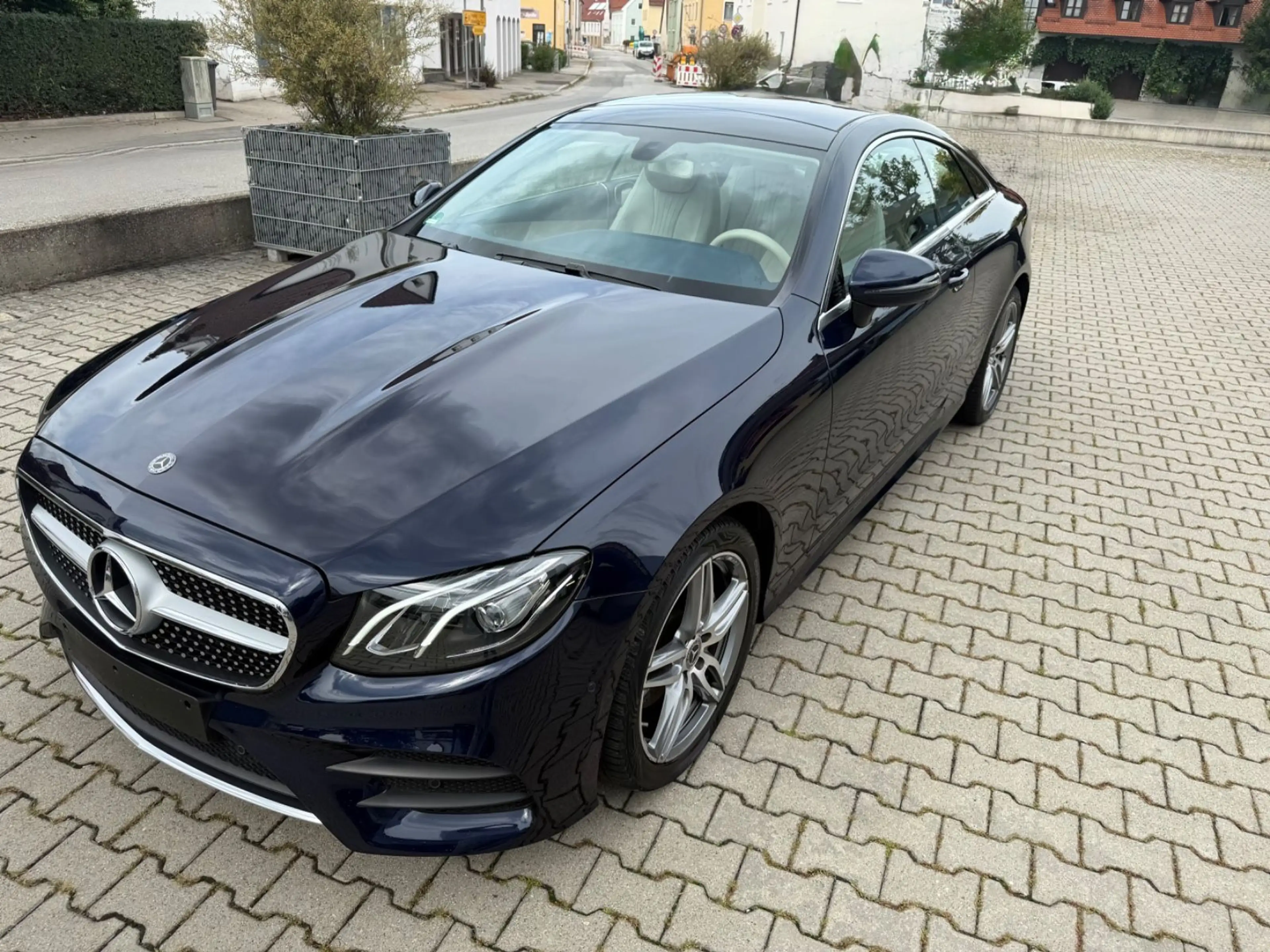 Mercedes-Benz E 200 E Coupe E 200 4Matic — photo 9