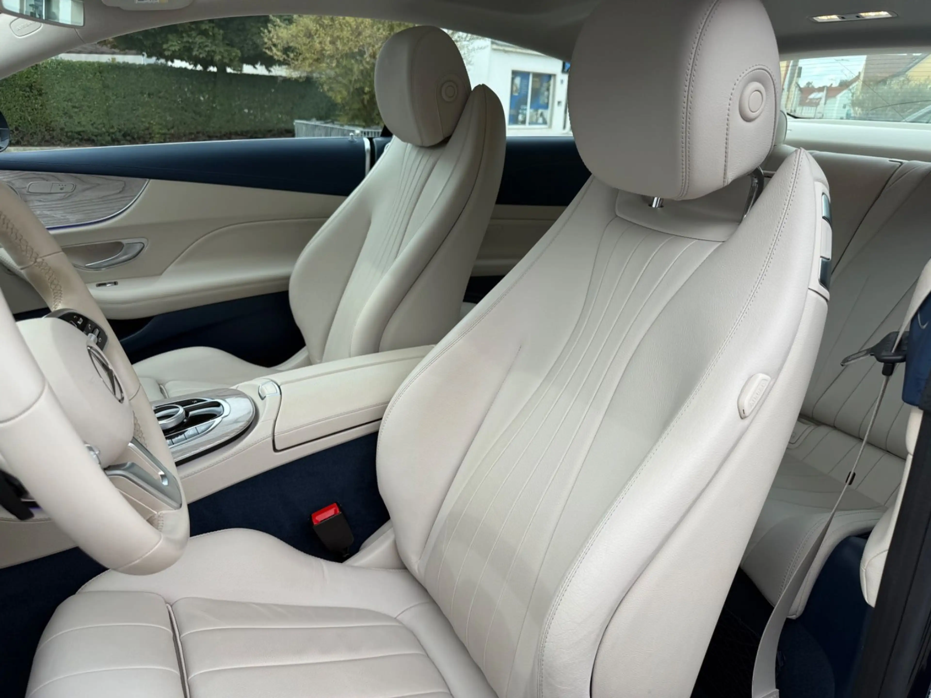Mercedes-Benz E 200 E Coupe E 200 4Matic — photo 13