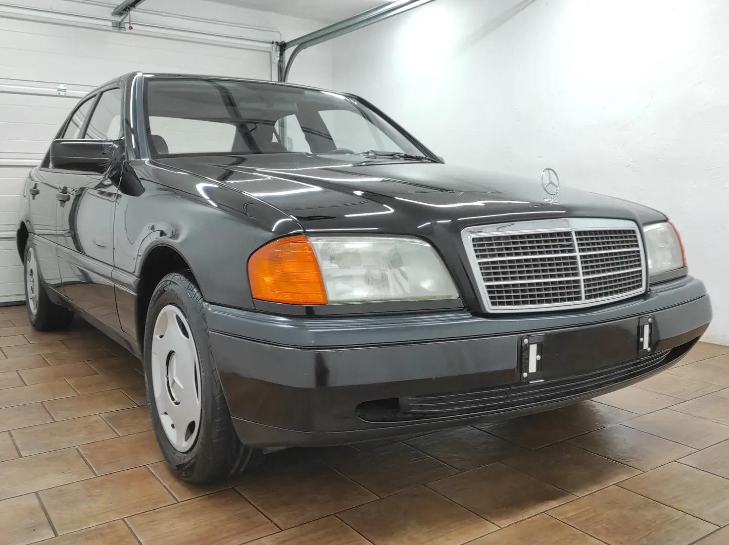 Mercedes-Benz C 180 AUTOMATIK SHZ 8-RÄDER SCHIEBEDACH SERVOLENKUNG Noir - 2