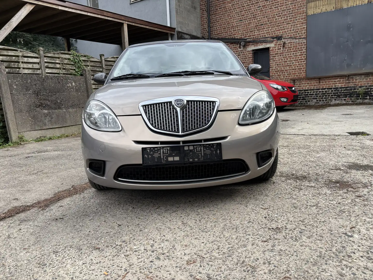 Lancia Ypsilon 1.4i airco Beige - 2