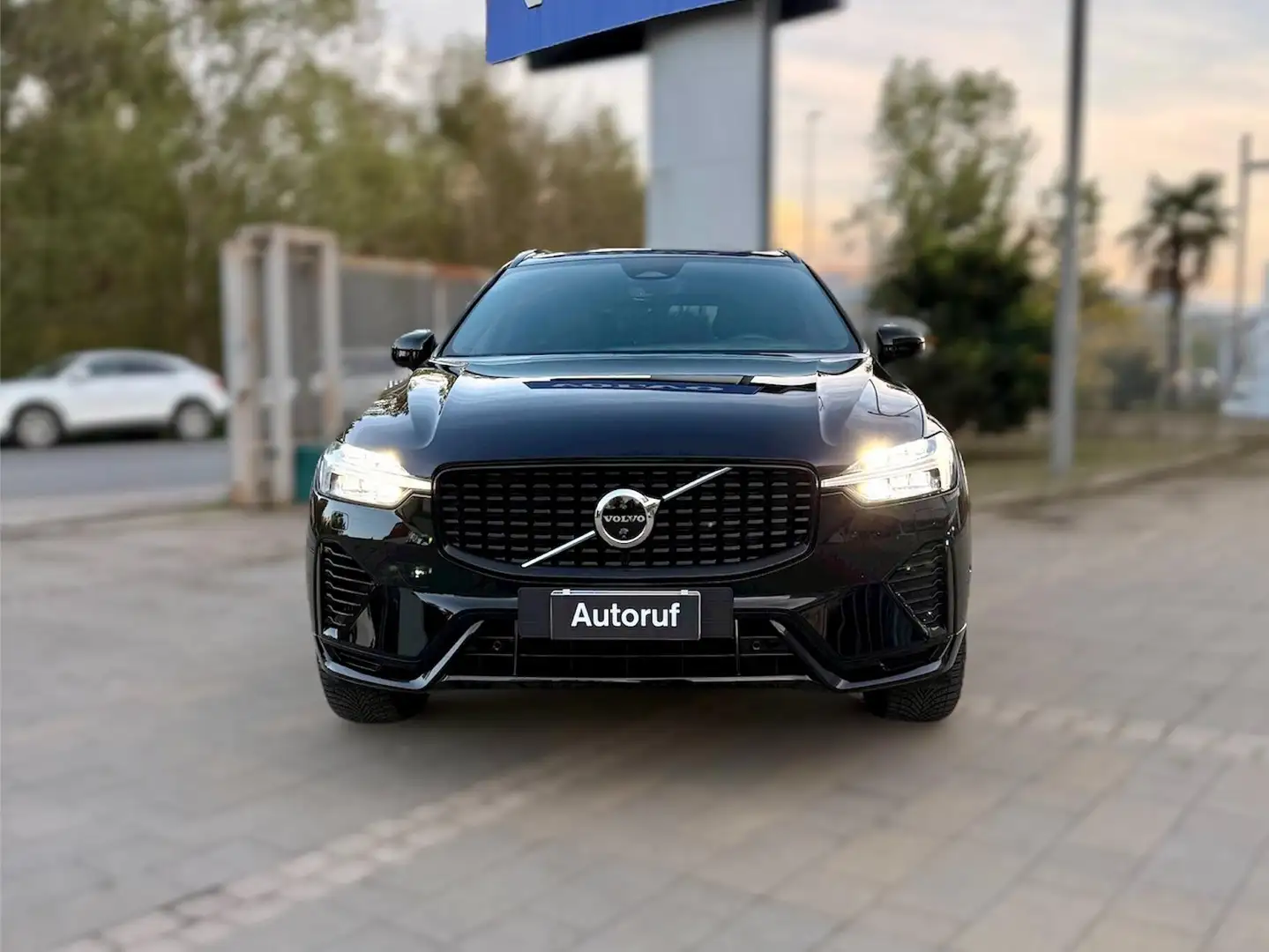 Volvo XC60 2.0 t6 phev Plus Dark 2025 Nero - 2
