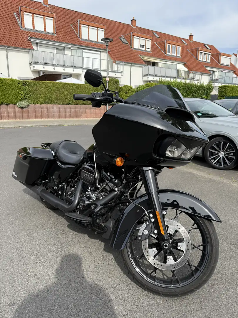 Harley-Davidson Road Glide Road Glide ST mit auspuff von Kesstech Negru - 1