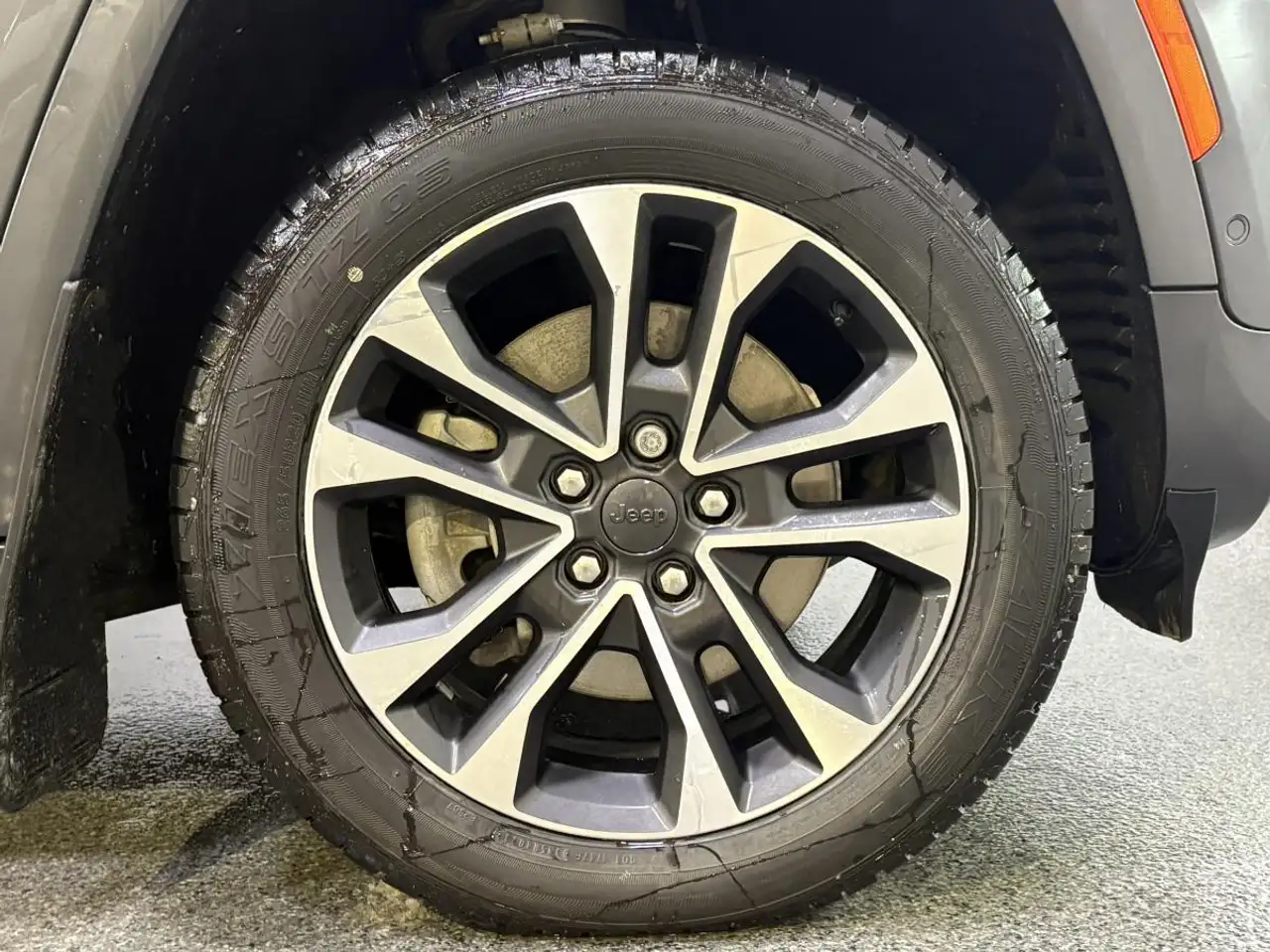 Jeep Grand Cherokee снимка Jeep Grand Cherokee