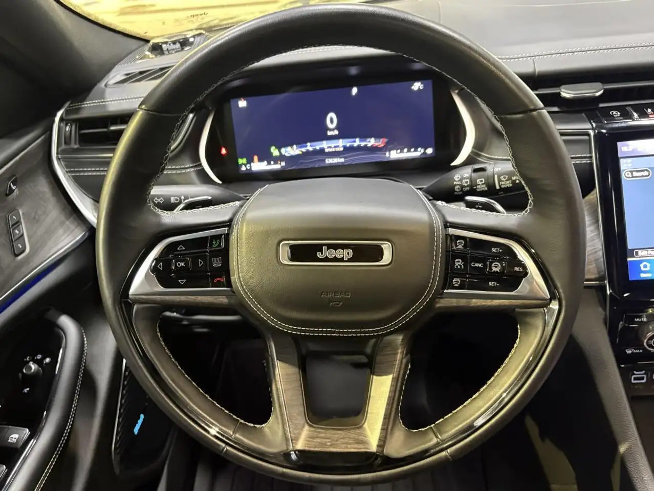 Jeep Grand Cherokee снимка Jeep Grand Cherokee