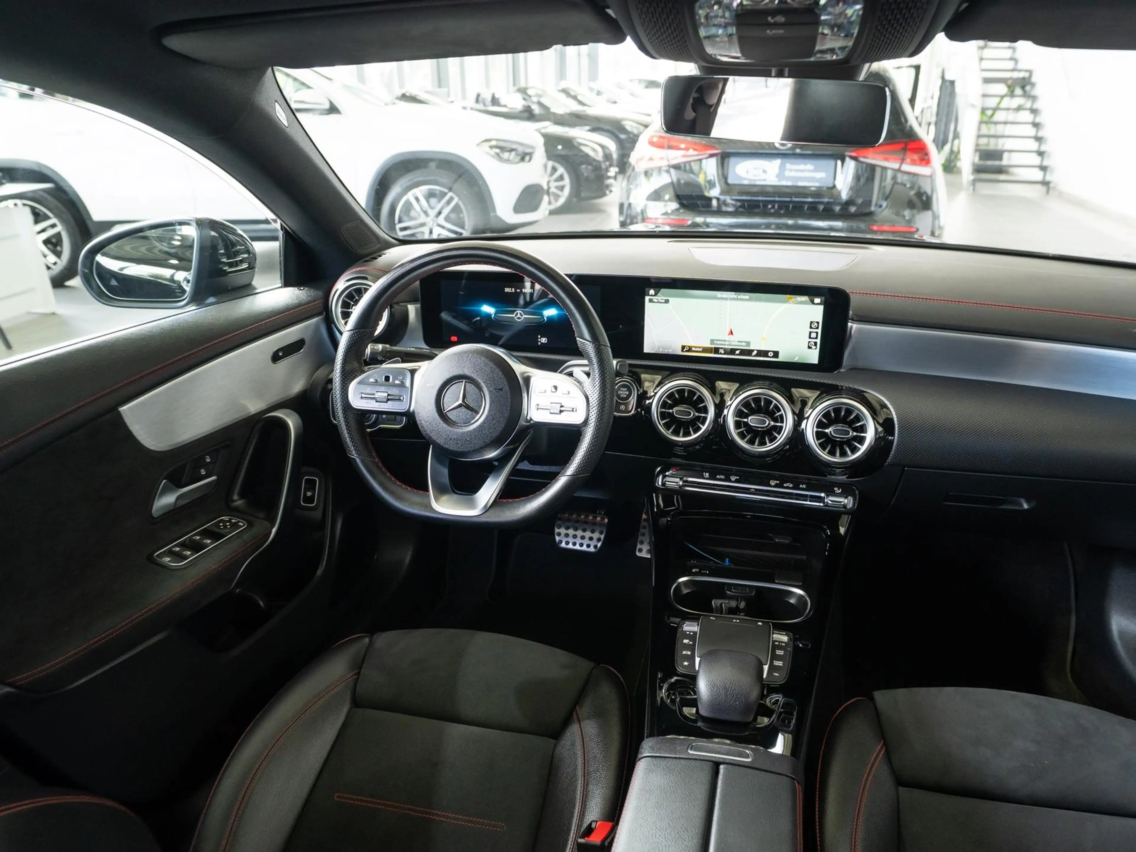 Mercedes-Benz CLA 220 d 4M*AMG*NIGHT*R-KAMERA*KEYLESS*AMBIENTE — photo 14
