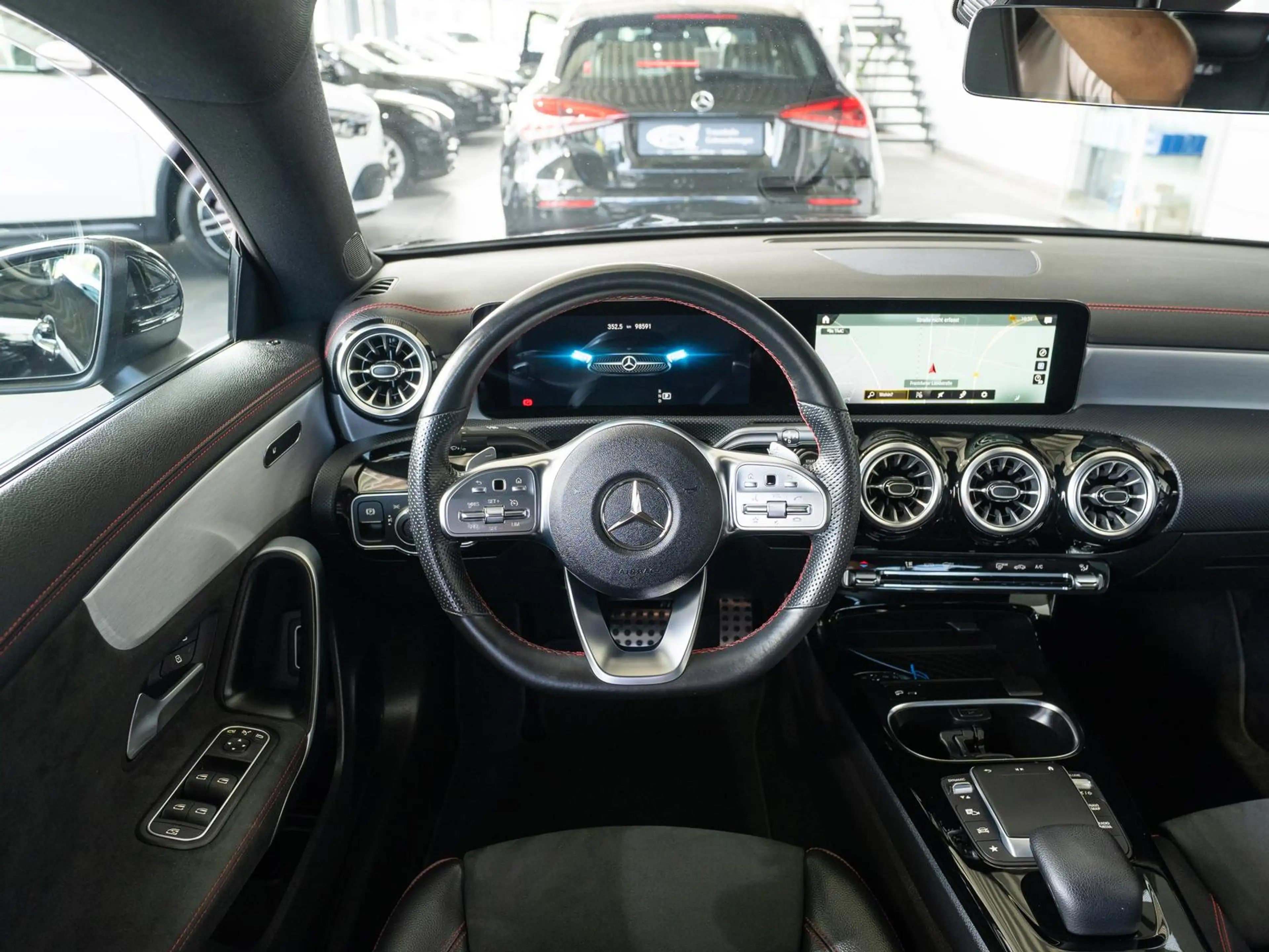 Mercedes-Benz CLA 220 d 4M*AMG*NIGHT*R-KAMERA*KEYLESS*AMBIENTE — photo 15