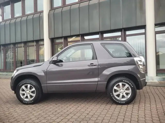 Suzuki Grand Vitara 1.6 Club 4x4 Nur 105 Tkm-AHK-3 Türig-Euro 5 !