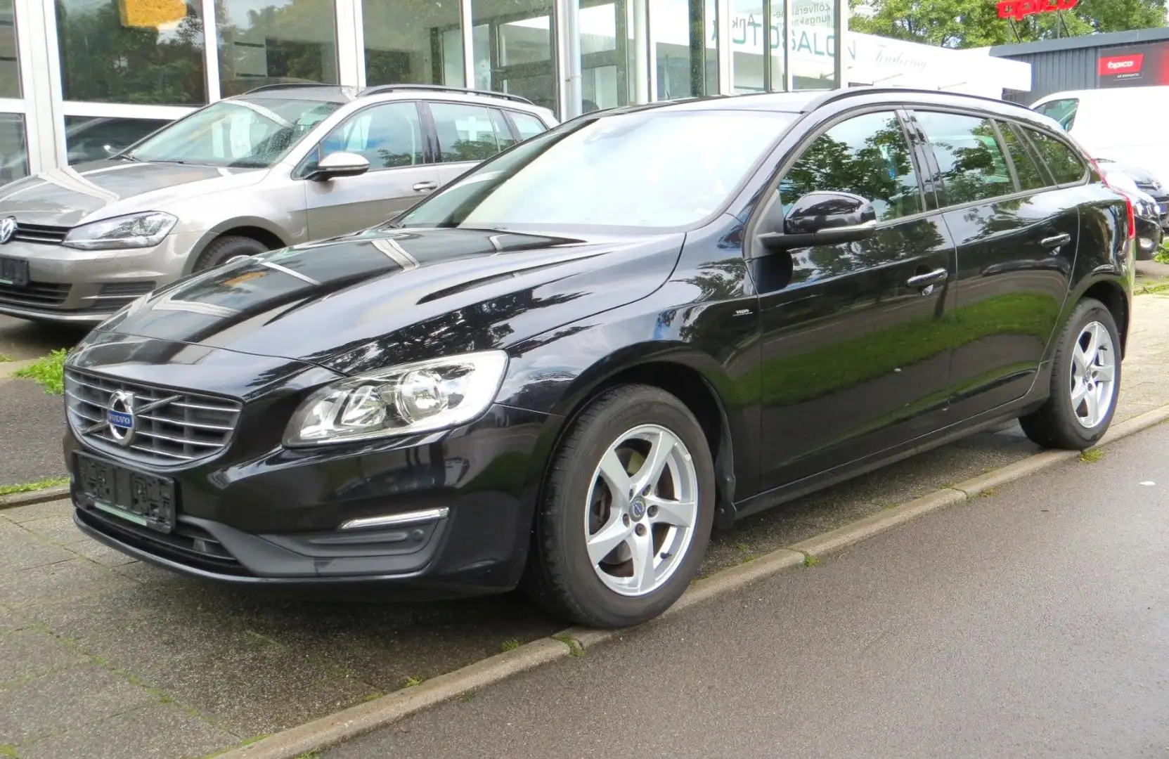 Volvo V60 Kombi Kinetic*Navi* Schwarz - 1
