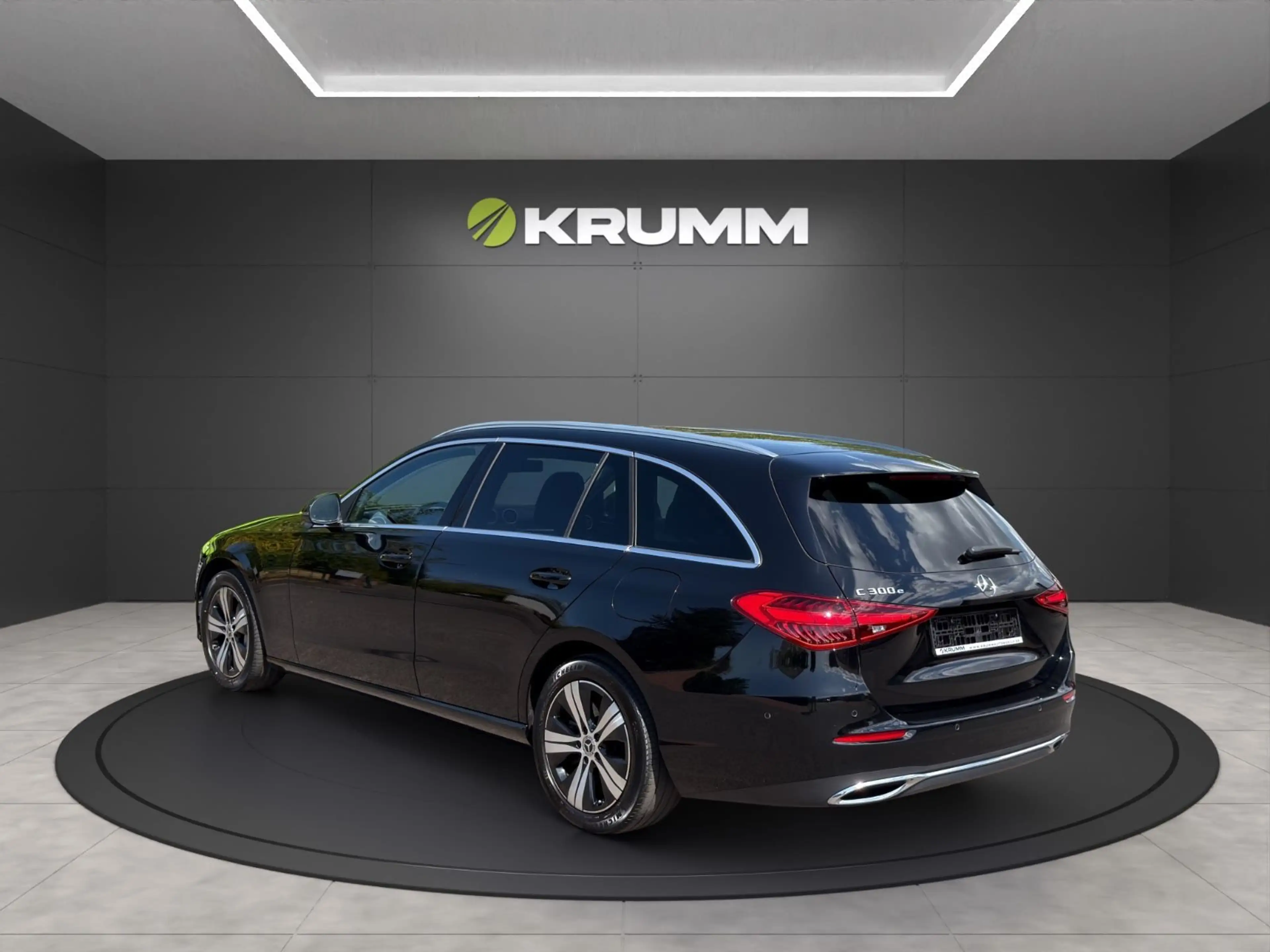 Mercedes-Benz C 300 e Avantgarde LED RFK DC Keyless Pano Ambi.L — photo 5