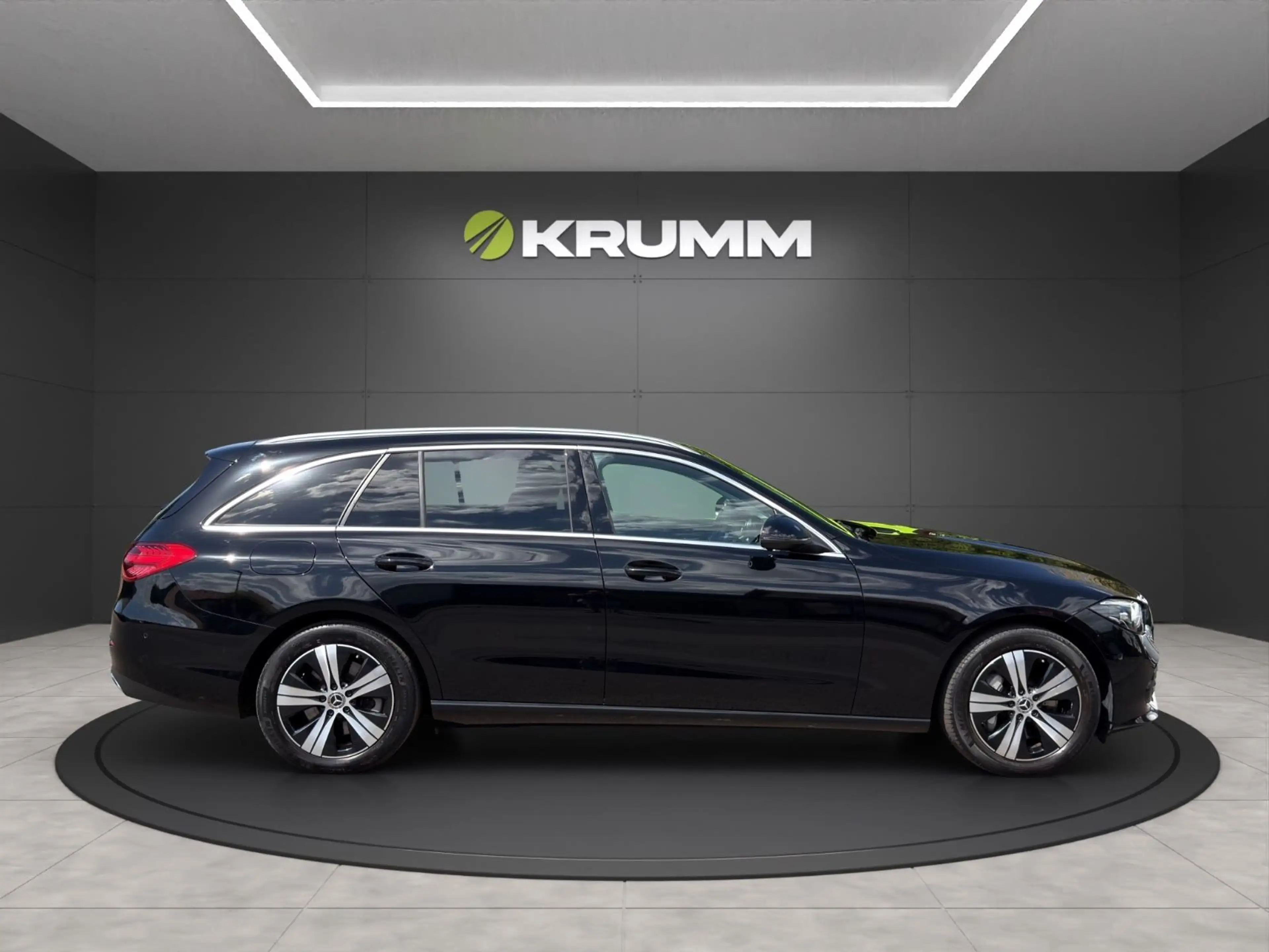 Mercedes-Benz C 300 e Avantgarde LED RFK DC Keyless Pano Ambi.L — photo 9