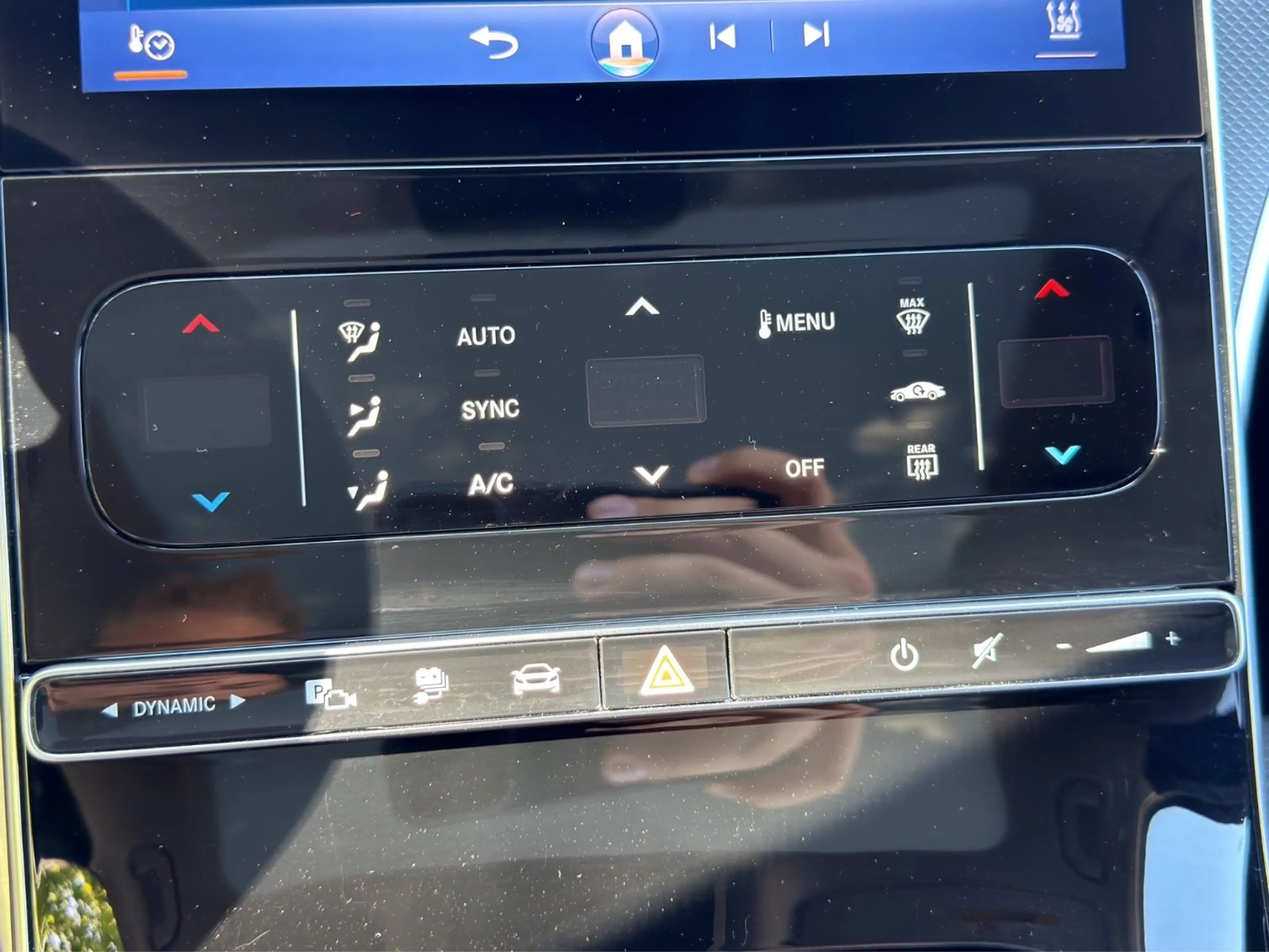 Mercedes-Benz C 300 e Avantgarde LED RFK DC Keyless Pano Ambi.L — photo 18