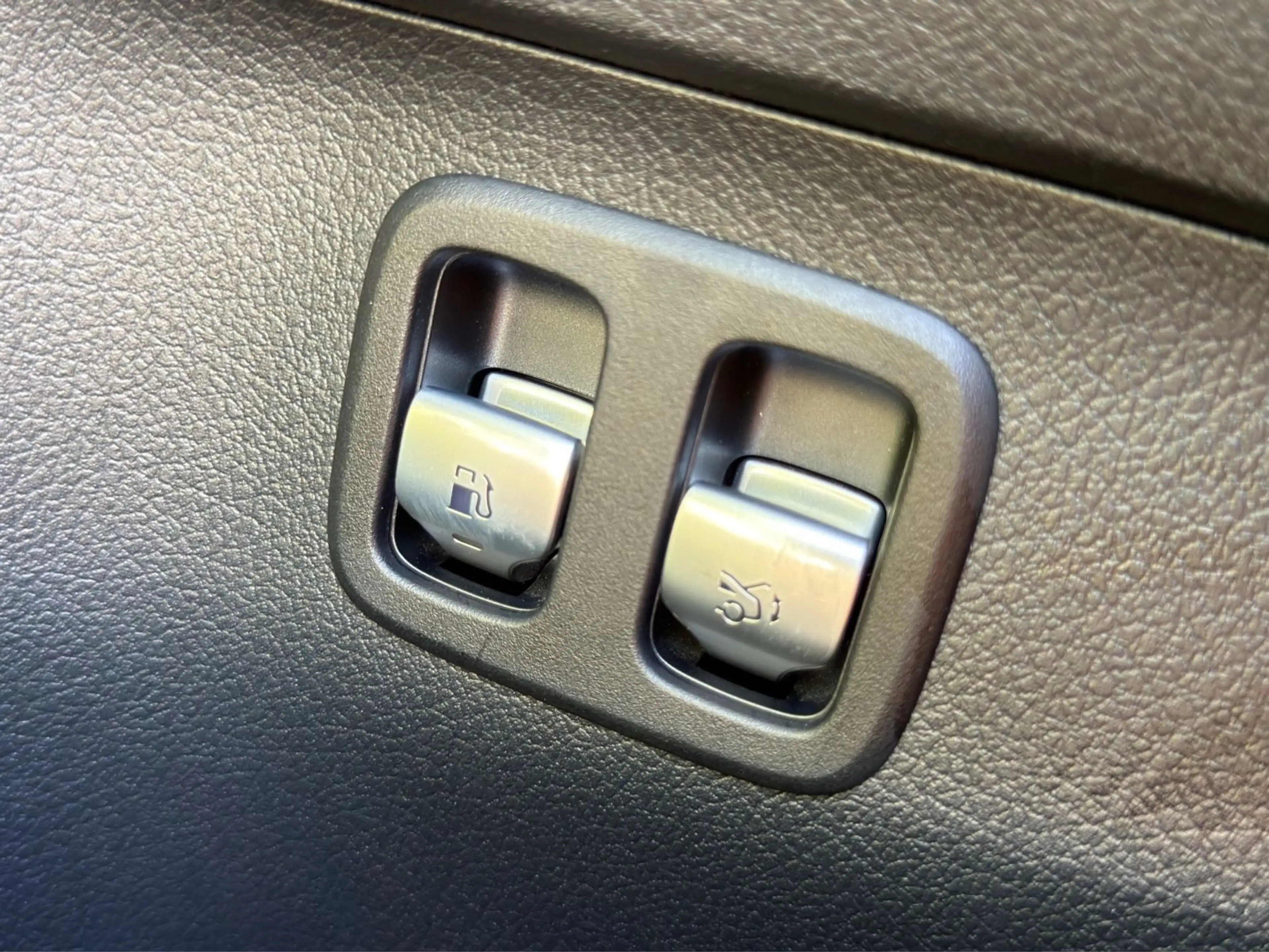 Mercedes-Benz C 300 e Avantgarde LED RFK DC Keyless Pano Ambi.L — photo 31